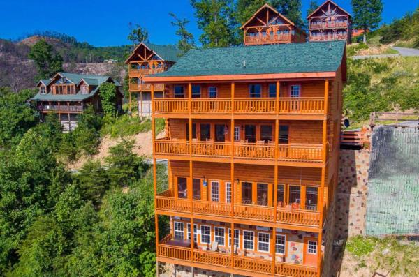 Large Cabin Rentals Online Cabin In Pigeon Forge Tennessee
